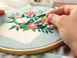 Kit broderie partielle Graine Créative motif bouquet