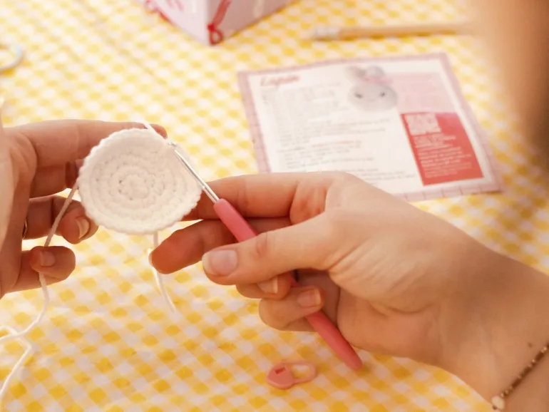Kit crochet pour débutant - bag charms- glam pink