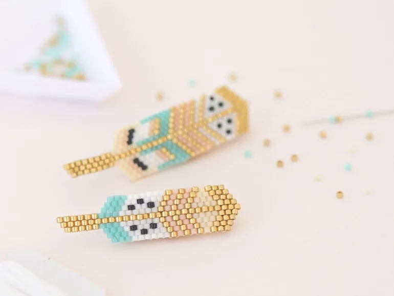 Kit Rose Moustache - tissage de perles miyuki - les broches plumes