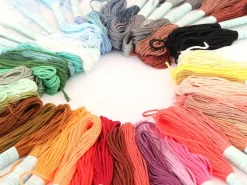 Lot de 50 échevettes- couleurs assorties