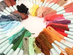 Lot de 50 échevettes- couleurs assorties