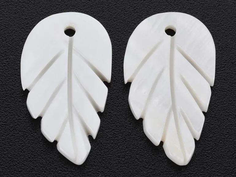 Lot de 5 pendentifs feuille en coquillage nacré - 22 x 12 mm