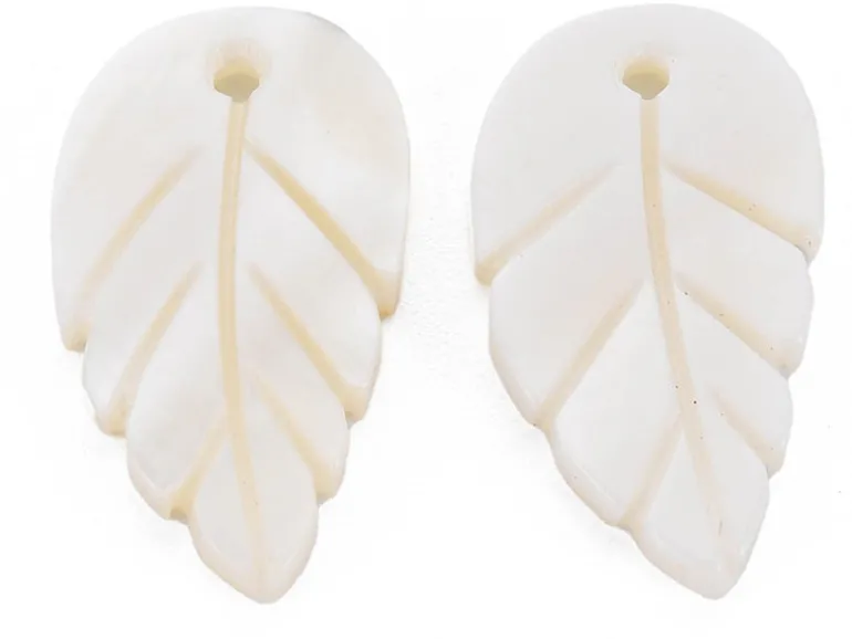 Lot de 5 pendentifs feuille en coquillage nacré - 22 x 12 mm
