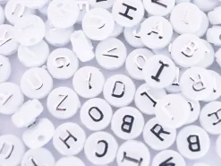 Lot de 200 perles rondes alphabet - lettres argentées