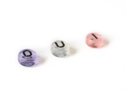 Lot de 200 perles rondes colorées lettres alphabet - transparentes