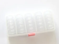 Mallette de rangement avec ses 25 petites boites rondes