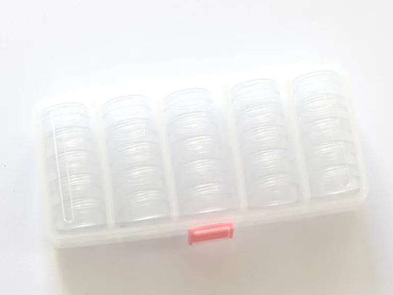 Mallette de rangement avec ses 25 petites boites rondes