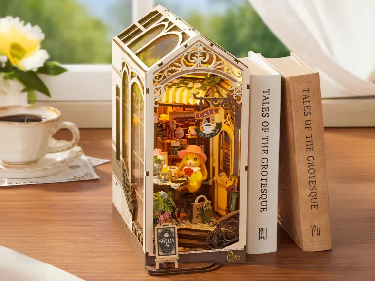 Maquette Holiday Café - Robotime