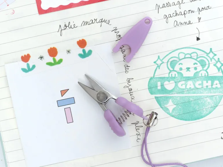 Mini-ciseaux avec dragonne, violet