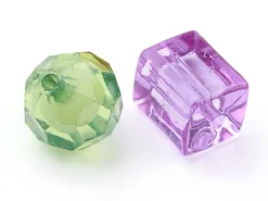 Mix de 50 perles en plastiques transparentes - formes et couleurs variées