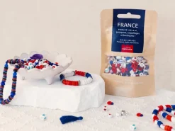 Mélange de perles heishi et de breloques - France