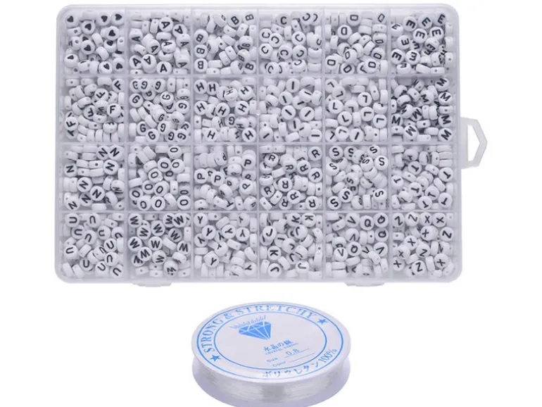 Pack boite de perles en plastique alphabet et bobine de fil élastique