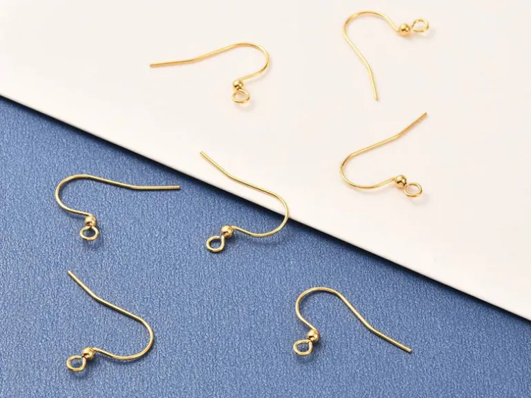 Paire de boucles d'oreilles crochet avec petite perle - doré a l'or fin 18K - 17 x 22 mm