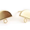 Paire de puces d'oreilles avec plateau demi-cercle - dorée à l'or fin 18K