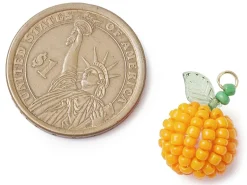 Pendentif orange en perles de rocaille