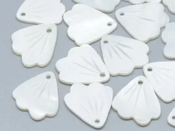 Pendentif pétale en nacre - 17,5 x 16 mm