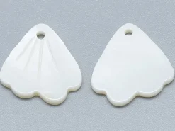 Pendentif pétale en nacre - 17,5 x 16 mm