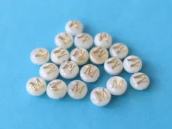 Perle coquillage naturel et laiton doré - Lettre M