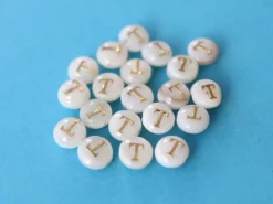 Perle coquillage naturel et laiton doré - Lettre T