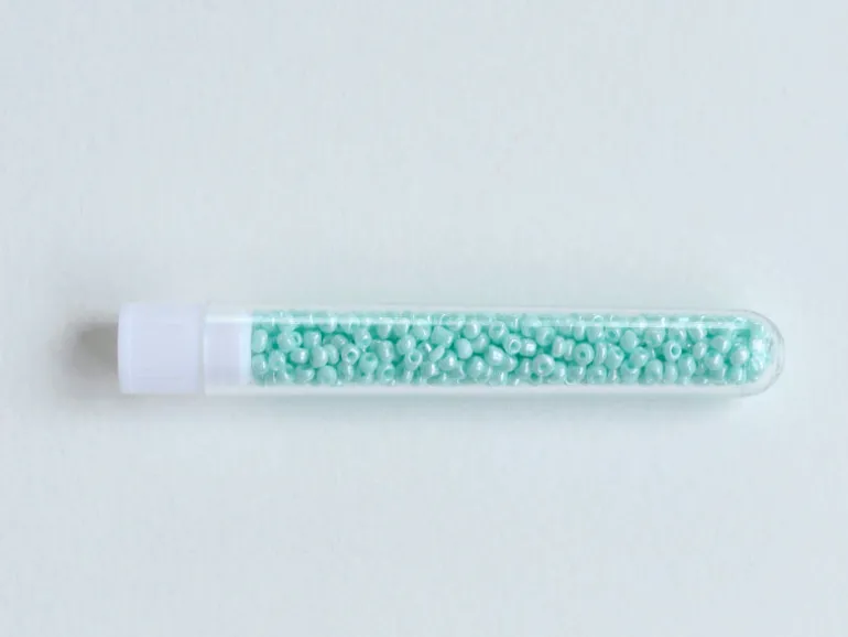 Perles de rocailles en tube - Vert d'eau shine - 2 mm