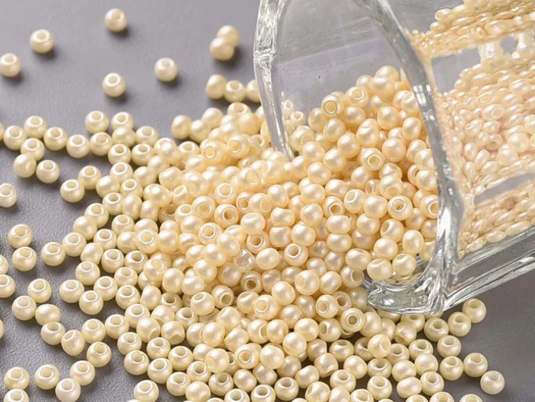 Perles de rocailles en tube - Coquillage beige - 2 mm