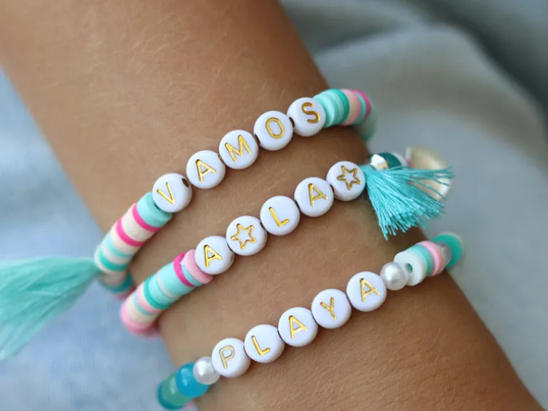 Perles lettres 3 mots pour bracelet à personnaliser - Vamos, A la et Playa