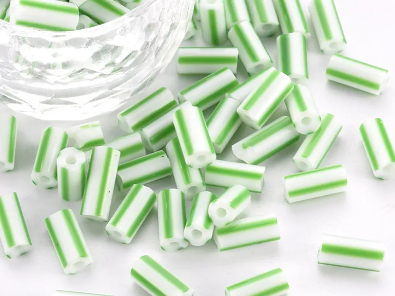 Perles tubes bugles - Rayures vertes - 8 mm - 10 g