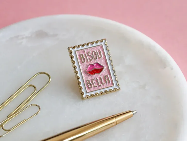Pin's Bisou Bella - ATWS