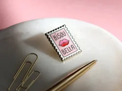 Pin's Bisou Bella - ATWS