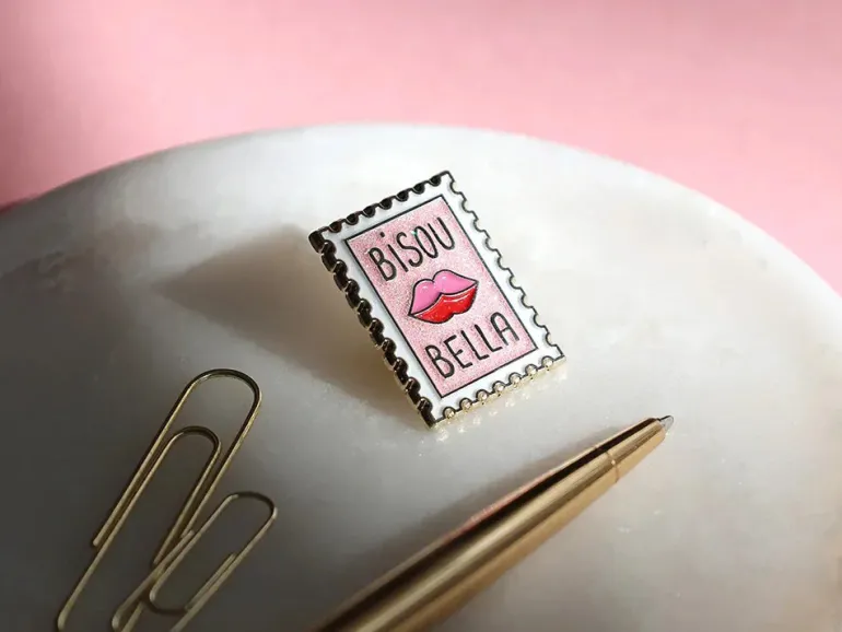 Pin's Bisou Bella - ATWS
