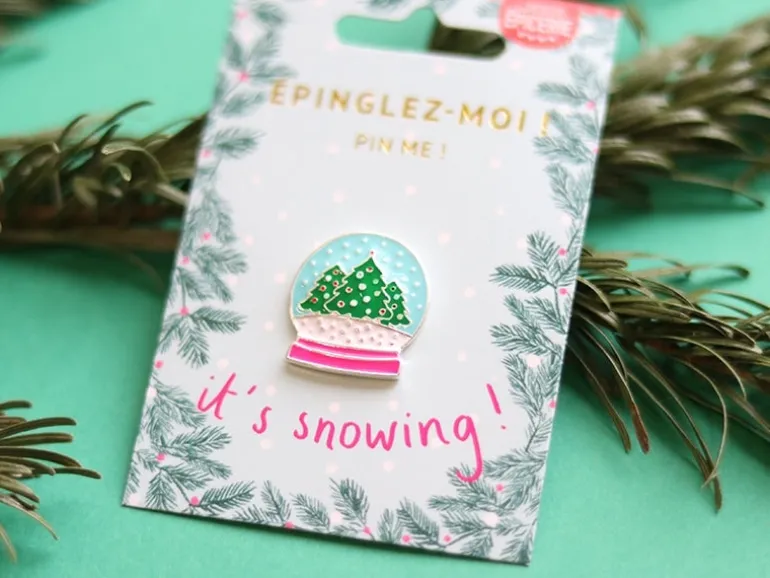 Pin's émaillé boule à neige