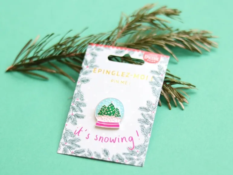 Pin's émaillé boule à neige