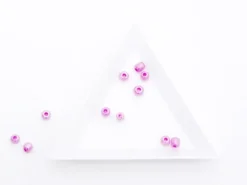 Plateau triangulaire pour trier les perles