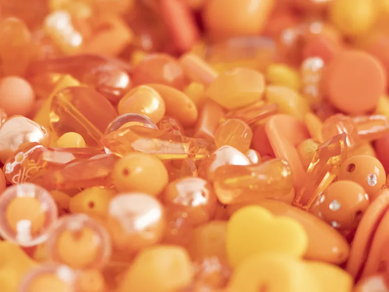 Pot de perles en plastique - nuances d'orange