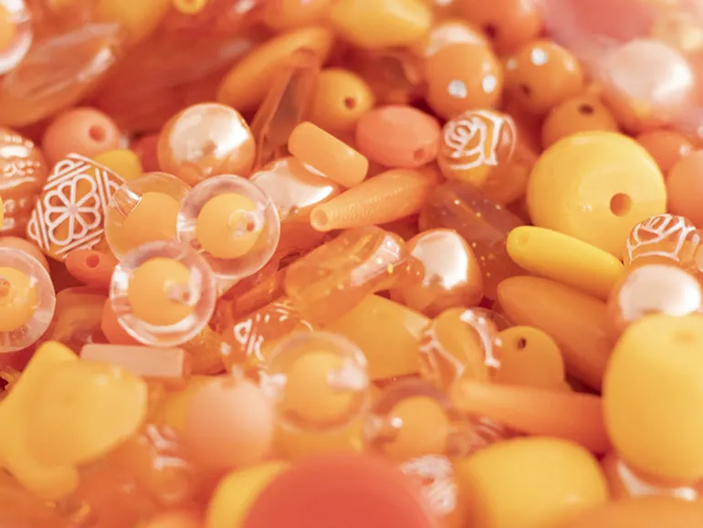 Pot de perles en plastique - nuances d'orange