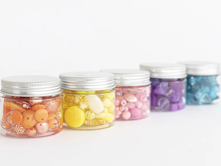 Pot de perles en plastique - nuances d'orange