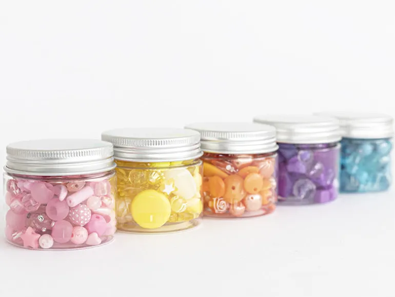 Pot de perles en plastique - nuances de rose