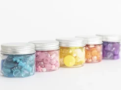 Pot de perles en plastique - nuances de jaune