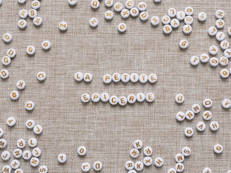 Pot perles lettres – Blanches