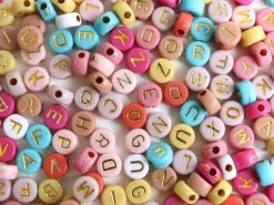 Pot perles lettres – Couleurs chaudes