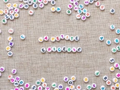 Pot perles lettres – Multicolore