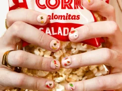 Stickers Nail art Yummy - Set de 120 stickers ongles OMY