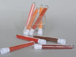 Tube de 350 perles de rocailles opaques - rouge cerise