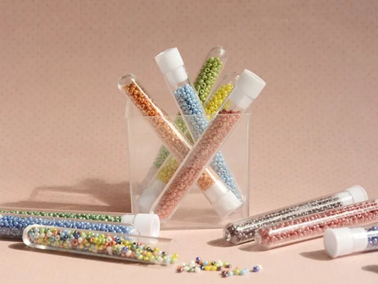 Tube de 350 perles de rocailles opaques nacrées - vert pomme