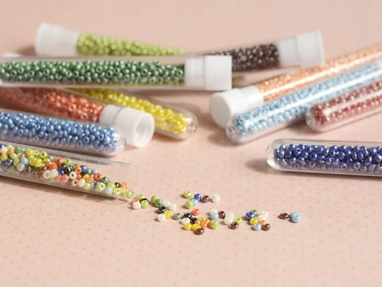 Tube de 350 perles de rocailles opaques nacrées - multicolore