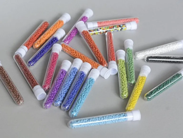 Tube de 350 perles de rocailles opaques - violet foncé