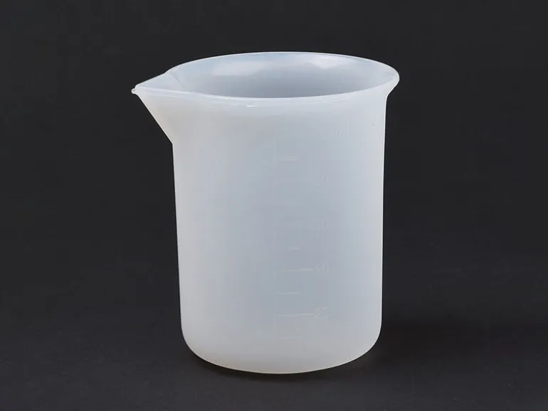 Verre doseur avec bec verseur en silicone - 100 ml